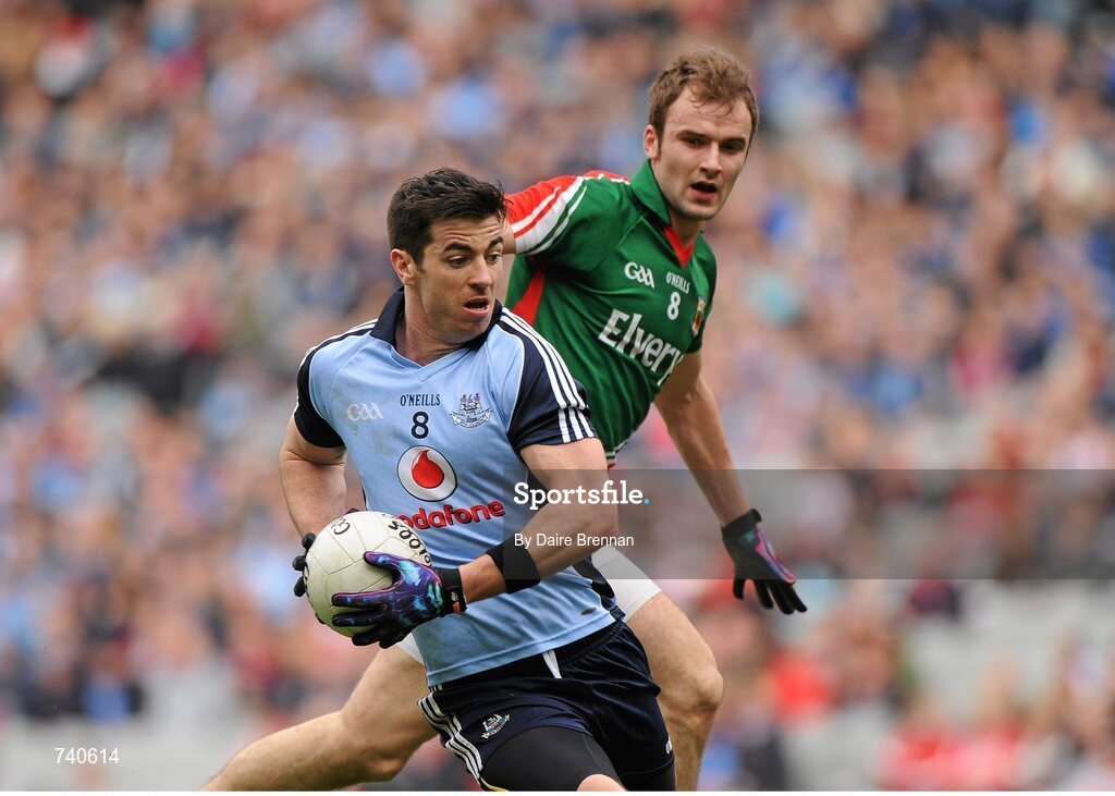 14 April 2013; Michael Darragh Macauley, Dublin, in action against Jason Gibbons, Mayo. Allianz Football League, Division 1, Semi-Final, Dublin v Mayo, Croke Park, Dublin. Picture credit: Dáire Brennan / SPORTSFILE