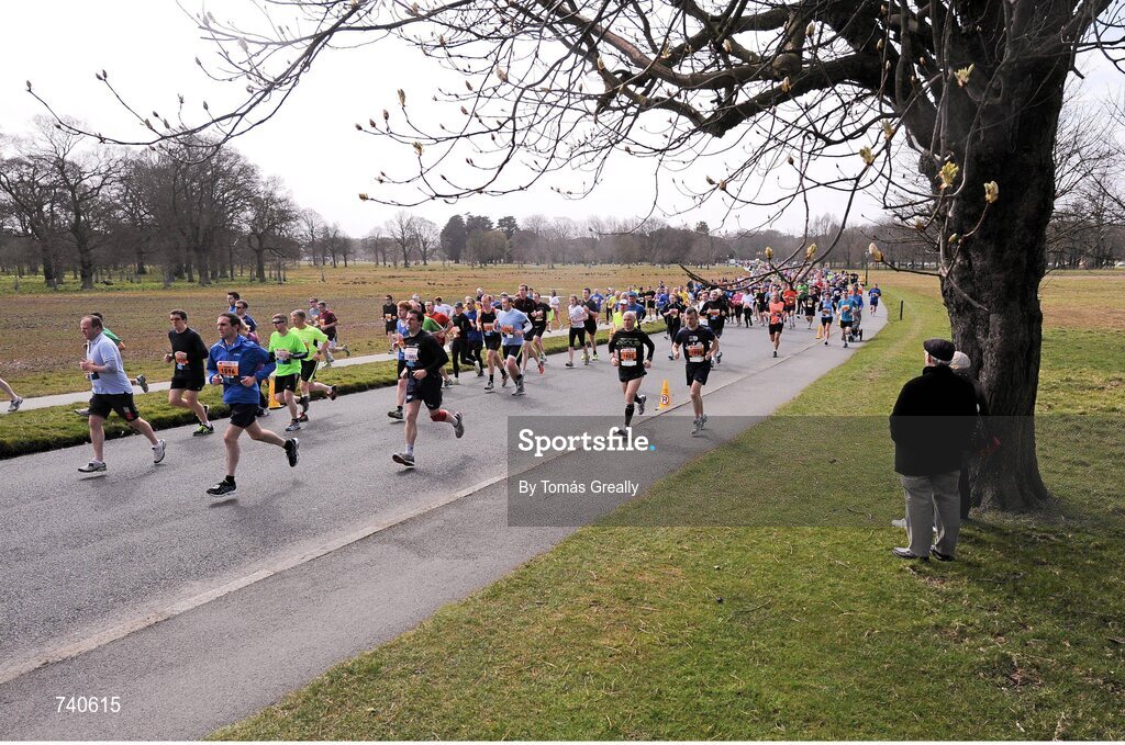 14 April 2013; A general view of the early stages of the SPAR Great Ireland Run 2013, Phoenix Park, Dublin. Picture credit: Tomás Greally / SPORTSFILE