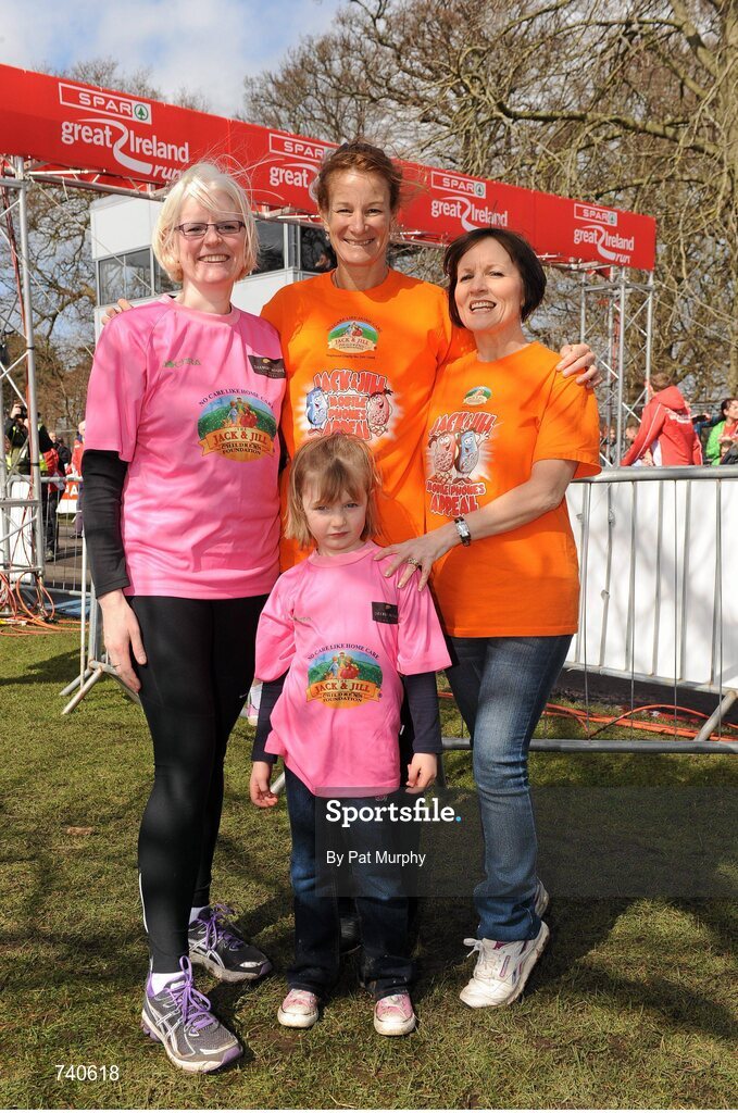 14 April 2013; Sonia O'Sullivan with, from left, Ide O'Sullivan, Emily Murphy and Edelle Monahan, Jack and Jill Foundation, before the SPAR Great Ireland Run 2013. Phoenix Park, Dublin. Picture credit: Pat Murphy / SPORTSFILE