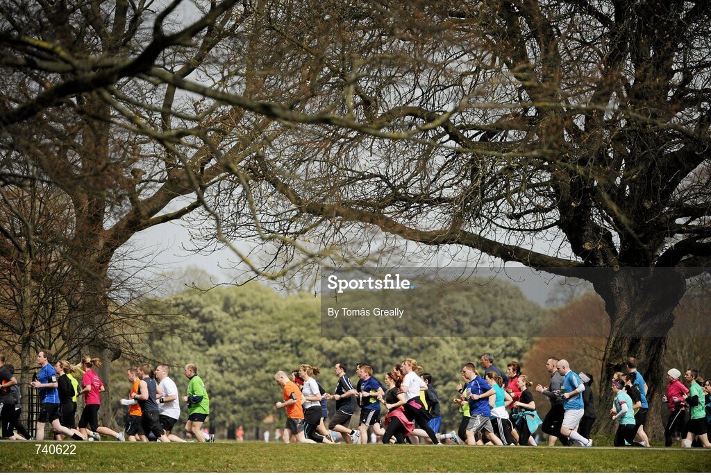 14 April 2013; A general view of the early stages of the SPAR Great Ireland Run 2013, Phoenix Park, Dublin. Picture Credit: Tomás Greally / SPORTSFILE