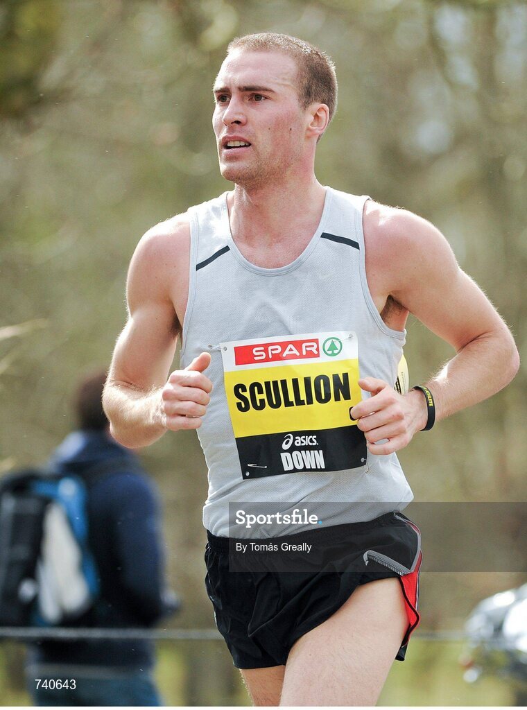 14 April 2013; Stephen Scullion, Co. Down, on his way to winning the Woodies DIY National 10k Championship during the SPAR Great Ireland Run 2013. Phoenix Park, Dublin. Picture credit: Tomás Greally / SPORTSFILE