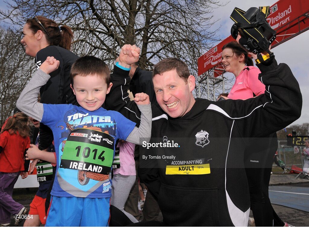 14 April 2013; Jesse Redican, aged 5, from Kilmeage, Kildare, with his father Ian after competing in the SPAR Great Ireland Mini Run 2013. Phoenix Park, Dublin. Picture credit: Tomás Greally / SPORTSFILE