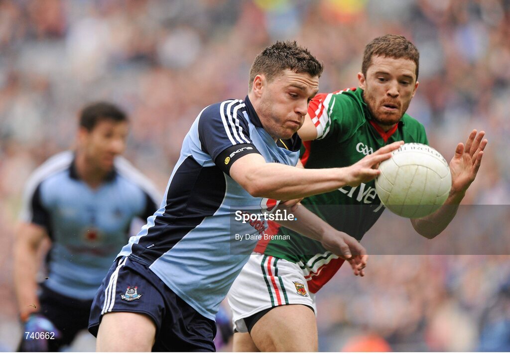 14 April 2013; Paddy Andrews, Dublin, in action against Chris Barrett, Mayo. Allianz Football League, Division 1, Semi-Final, Dublin v Mayo, Croke Park, Dublin. Picture credit: Dáire Brennan / SPORTSFILE