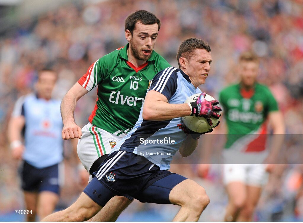 14 April 2013; Darren Daly, Dublin, in action against Kevin McLoughlin, Mayo. Allianz Football League, Division 1, Semi-Final, Dublin v Mayo, Croke Park, Dublin. Picture credit: Dáire Brennan / SPORTSFILE