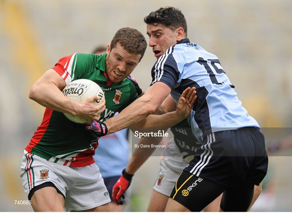 14 April 2013; Chris Barrett, Mayo, in action against Bernard Brogan, Dublin. Allianz Football League, Division 1, Semi-Final, Dublin v Mayo, Croke Park, Dublin. Picture credit: Dáire Brennan / SPORTSFILE