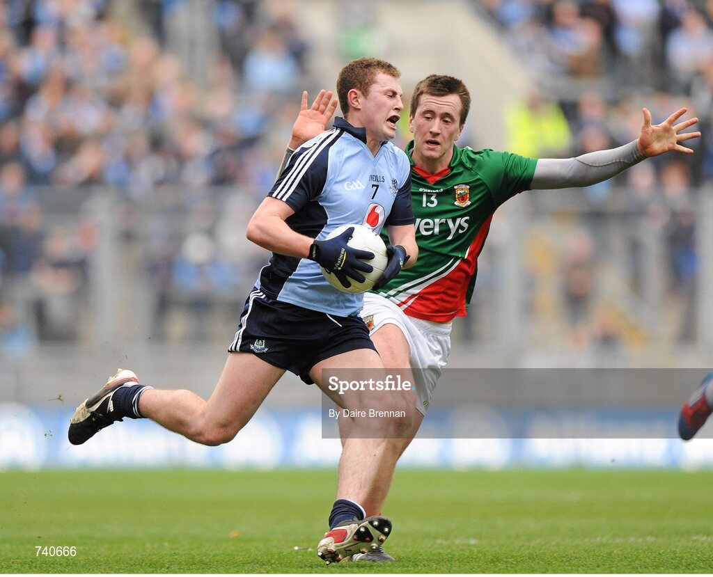 14 April 2013; Jack McCaffrey, Dublin, in action against Cillian O'Connor, Mayo. Allianz Football League, Division 1, Semi-Final, Dublin v Mayo, Croke Park, Dublin. Picture credit: Dáire Brennan / SPORTSFILE