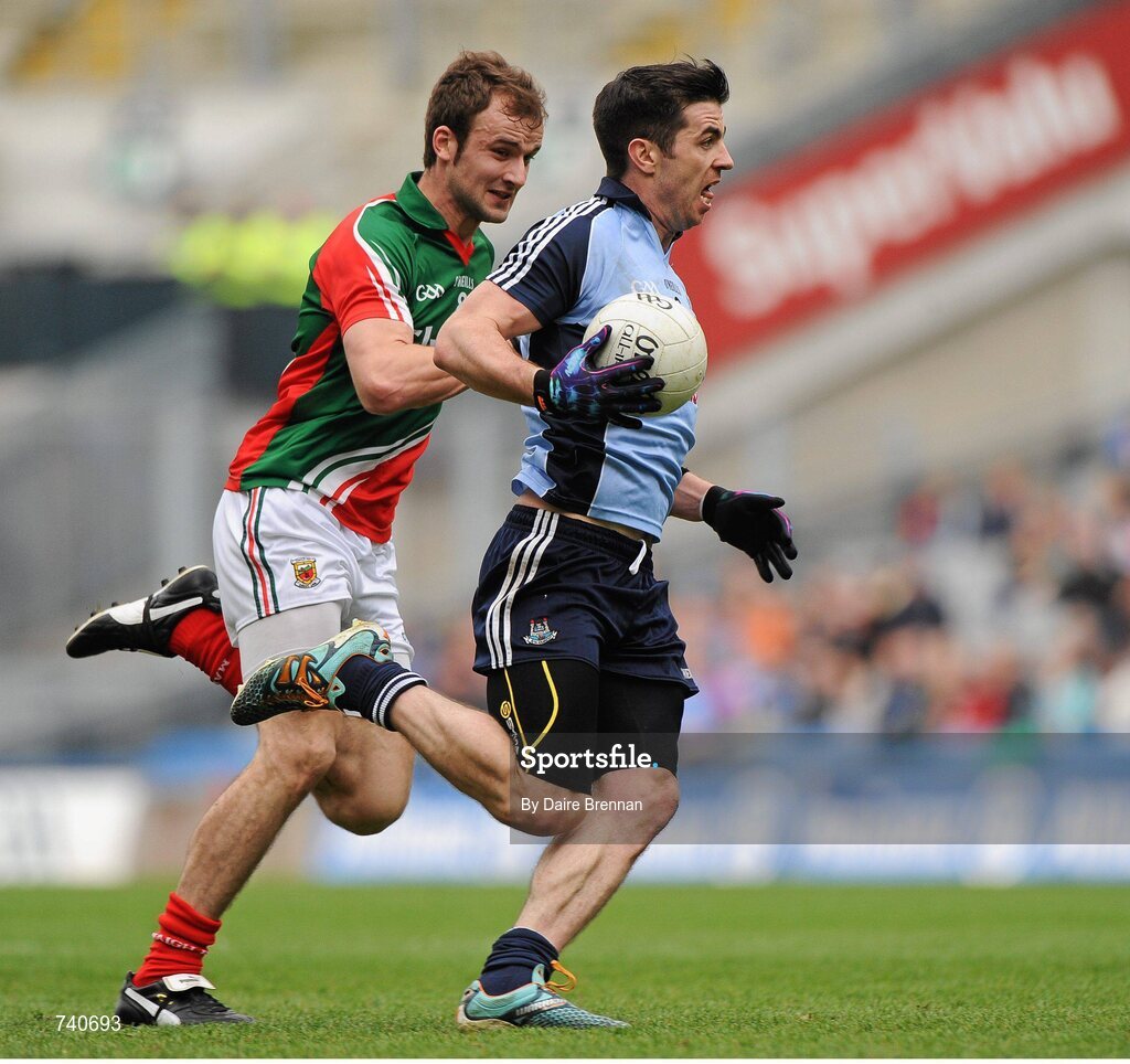 14 April 2013; Michael Darragh Macauley, Dublin, in action against Jason Gibbons, Mayo. Allianz Football League, Division 1, Semi-Final, Dublin v Mayo, Croke Park, Dublin. Picture credit: Dáire Brennan / SPORTSFILE