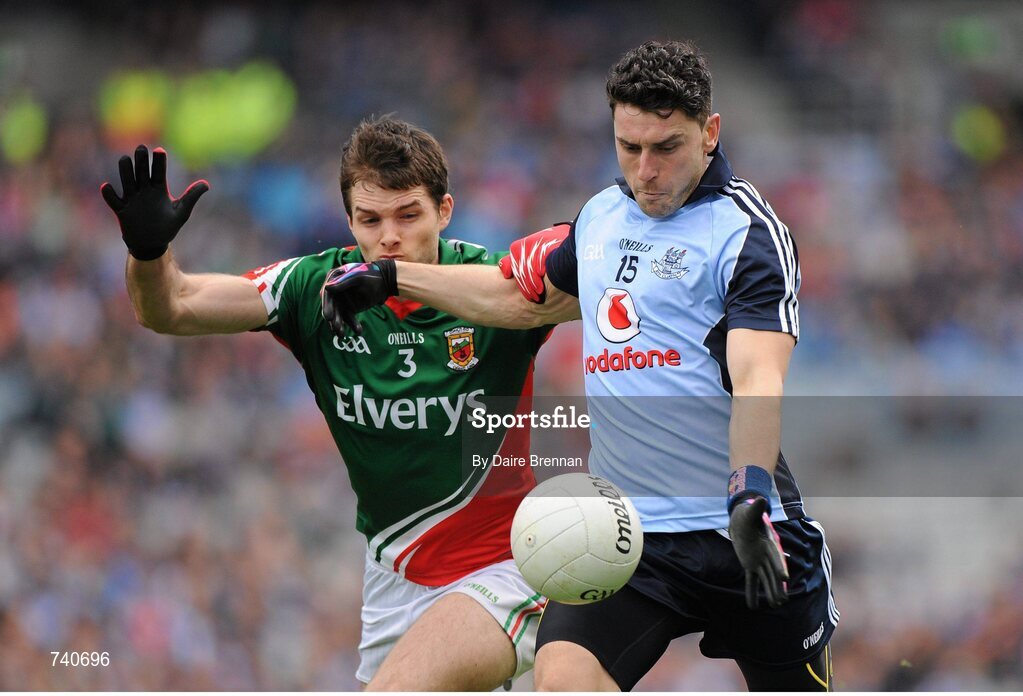 14 April 2013; Bernard Brogan, Dublin, in action against Ger Cafferkey, Mayo. Allianz Football League, Division 1, Semi-Final, Dublin v Mayo, Croke Park, Dublin. Picture credit: Dáire Brennan / SPORTSFILE