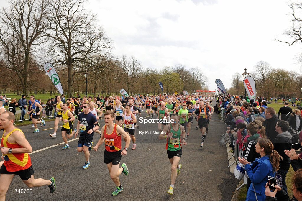 14 April 2013; A general view of the early stages of the SPAR Great Ireland Run 2013. SPAR Great Ireland Run 2013, Phoenix Park, Dublin. Picture credit: Pat Murphy / SPORTSFILE
