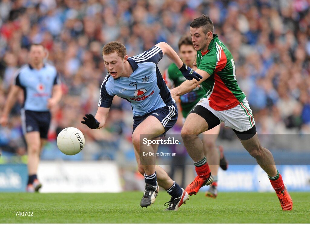 14 April 2013; Jack McCaffrey, Dublin, in action against Cathal Carolan, Mayo. Allianz Football League, Division 1, Semi-Final, Dublin v Mayo, Croke Park, Dublin. Picture credit: Dáire Brennan / SPORTSFILE