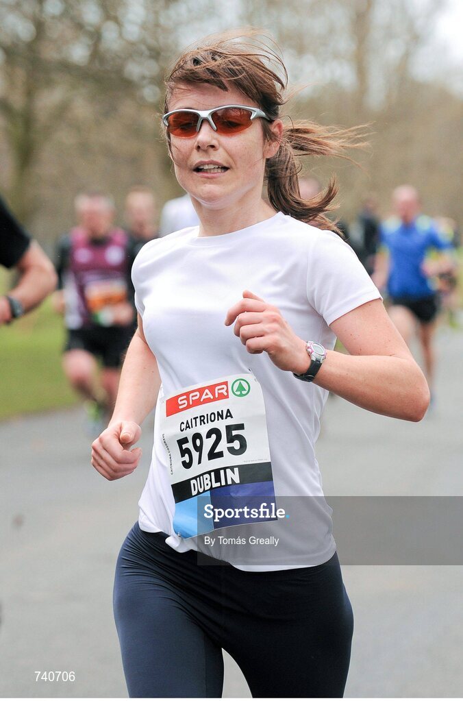 14 April 2013; Caitriona Cosgrave from Dublin, competing in the SPAR Great Ireland Run 2013. Phoenix Park, Dublin. Picture credit: Tomás Greally / SPORTSFILE