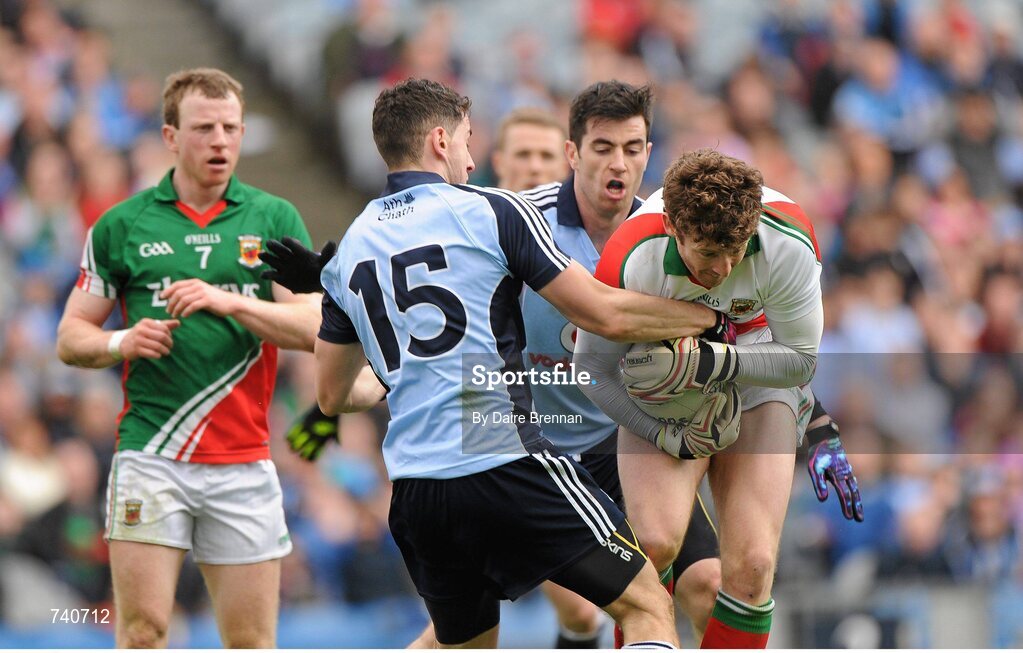14 April 2013; David Clarke, Mayo, in action against Bernard Brogan, Dublin. Allianz Football League, Division 1, Semi-Final, Dublin v Mayo, Croke Park, Dublin. Picture credit: Dáire Brennan / SPORTSFILE