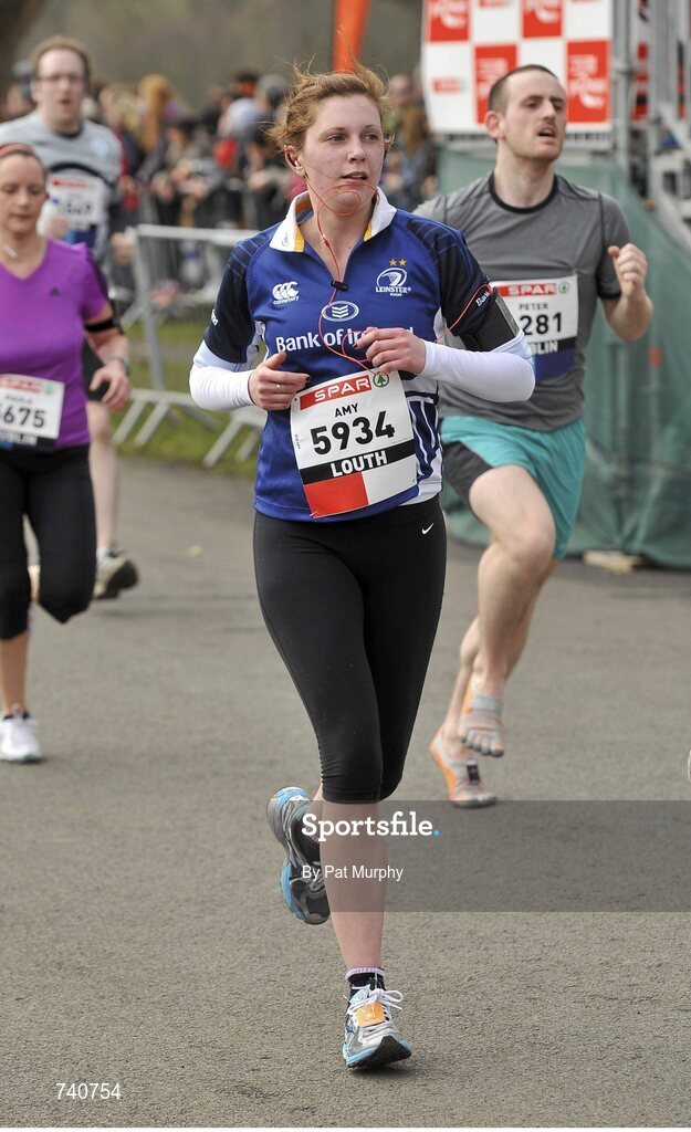 14 April 2013; Amy Roe, from Louth, competing in the SPAR Great Ireland Run 2013. Phoenix Park, Dublin. Picture credit: Pat Murphy / SPORTSFILE