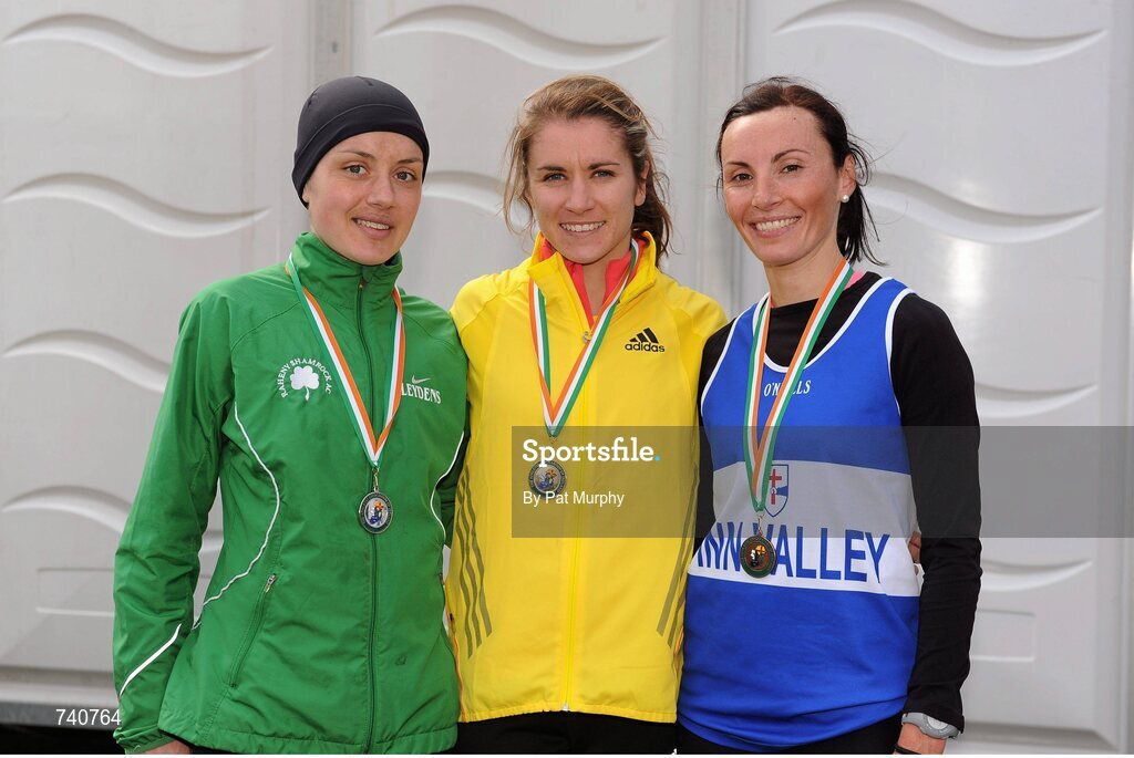 14 April 2013; Linda Byrne, Dundrum South Dublin AC, winner of the Women's Irish National Championships at the SPAR Great Ireland Run 2013, with second placed Elish Kelly, Raheny Shamrocks AC, left, and third placed Teresa McGloin, Finn Valley AC, right. Phoenix Park, Dublin. Picture credit: Pat Murphy / SPORTSFILE