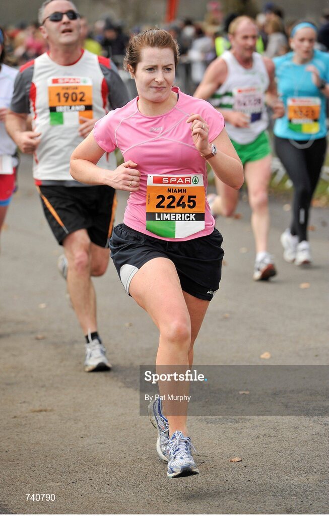 14 April 2013; Niamh Kelly, from Limerick, competing in the SPAR Great Ireland Run 2013. Phoenix Park, Dublin. Picture credit: Pat Murphy / SPORTSFILE