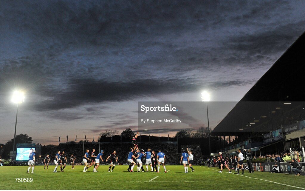 17 May 2013; A general view of a line-out during the game. Amlin Challenge Cup Final 2012/13, Leinster v Stade Francais, RDS, Ballsbridge, Dublin. Picture credit: Stephen McCarthy / SPORTSFILE