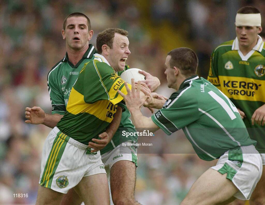 13 July 2003; Seamus Moynihan, Kerry, in action against Limerick's Johnny Murphy (14) and John Galvin. Bank of Ireland Munster Senior Football Final, Kerry v Limerick, Fitzgerald Stadium, Killarney, Co Kerry. Picture credit; Brendan Moran / SPORTSFILE *EDI*