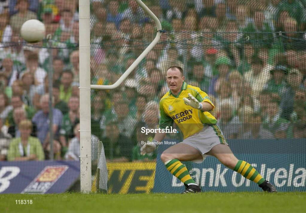13 July 2003; Kerry goalkeeper Declan O'Keeffe watches as Limerick's Muiris Gavin kicks his penalty off the post. Bank of Ireland Munster Senior Football Final, Kerry v Limerick, Fitzgerald Stadium, Killarney, Co Kerry. Picture credit; Brendan Moran / SPORTSFILE *EDI*