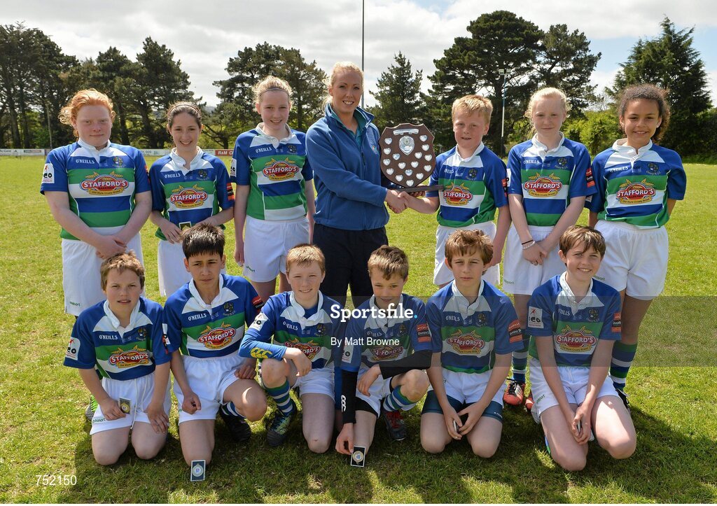 22 May 2013; Tracey Nolan, from Kelly's Resort Hotel & Spa, presents pupils from the Gorey Central National School, Gorey, Co Wexford, with the Kelly's Resort Hotel & Spa Shield. Leinster Rugby County Nations Blitz, Wexford Wonderers RFC, Wexford. Picture credit: Matt Browne / SPORTSFILE