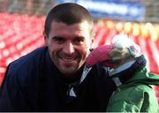 21 February 2000; Rep of Ireland's Roy Keane with 'Dustin' during squad training. Tolka Park. Soccer. Picture Credit; David Maher/SPORTSFILE.