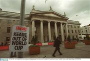 23 May 2002; An Evening Herald advertising board, highlighting the Roy Keane story, on Dublin's O'Connell Street. Soccer. Cup2002. Picture credit; Damien Eagers / SPORTSFILE