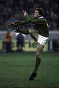 1 February 1986; Brendan Mullin, Ireland, in action. Ireland v France. Parc des Princes, France. Ireland 9 France 29. Photo by SPORTSFILE