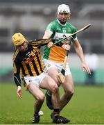 13 January 2018; Richie Leahy of Kilkenny in action against Oisín Kelly of Offaly during the Bord na Mona Walsh Cup semi-final match between Offaly and Kilkenny at Bord na Mona O'Connor Park in Offaly. Photo by Sam Barnes/Sportsfile