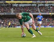 10 February 2018; Keith Earls of Ireland scores his side's fourth try during the Six Nations Rugby Championship match between Ireland and Italy at the Aviva Stadium in Dublin. Photo by Seb Daly/Sportsfile