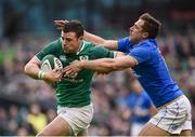 10 February 2018; Robbie Henshaw of Ireland evades the tackle of Matteo Minozzi of Italy on his way to scoring his side's fifth try during the Six Nations Rugby Championship match between Ireland and Italy at the Aviva Stadium in Dublin. Photo by Seb Daly/Sportsfile