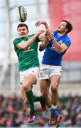 10 February 2018; Jacob Stockdale of Ireland and Mattia Bellini of Italy contest a high ball during the Six Nations Rugby Championship match between Ireland and Italy at the Aviva Stadium in Dublin. Photo by Seb Daly/Sportsfile