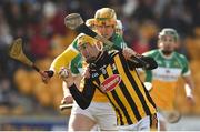 19 March 2018; Richie Leahy of Kilkenny in action against Cillian Kiely of Offaly during the Allianz Hurling League Division 1 quarter-final match between Offaly and Kilkenny at Bord Na Mona O'Connor Park in Tullamore, Offaly. Photo by Matt Browne/Sportsfile