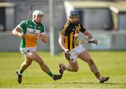 19 March 2018; Ger Aylward of Kilkenny in action against David O'Toole of Offaly during the Allianz Hurling League Division 1 quarter-final match between Offaly and Kilkenny at Bord Na Mona O'Connor Park in Tullamore, Offaly. Photo by Matt Browne/Sportsfile