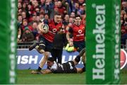 31 March 2018; Andrew Conway of Munster gets away from Malakai Fekitoa of RC Toulon on his way to scoring his side's second try during the European Rugby Champions Cup quarter-final match between Munster and RC Toulon at Thomond Park in Limerick. Photo by Diarmuid Greene/Sportsfile