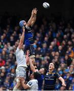 1 April 2018; Scott Fardy of Leinster wins a lineout from George Kruis of Saracens during the European Rugby Champions Cup quarter-final match between Leinster and Saracens at the Aviva Stadium in Dublin. Photo by Brendan Moran/Sportsfile