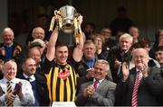 8 April 2018; Kilkenny captain Cillian Buckley lifts the cup following the Allianz Hurling League Division 1 Final match between Kilkenny and Tipperary at Nowlan Park in Kilkenny. Photo by Piaras Ó Mídheach/Sportsfile