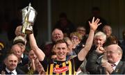 8 April 2018; Kilkenny captain Cillian Buckley lifts the cup following the Allianz Hurling League Division 1 Final match between Kilkenny and Tipperary at Nowlan Park in Kilkenny. Photo by Piaras Ó Mídheach/Sportsfile