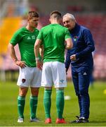 5 April 2018; Cork City manager John Caulfield speaking with Colm Horgan and Steven Beattie of Cork City prior to the SSE Airtricity League Premier Division between Cork City and Limerick at Turners Cross in Cork. Photo by Eóin Noonan/Sportsfile