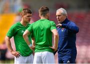 5 April 2018; Cork City manager John Caulfield speaking with Colm Horgan and Steven Beattie of Cork City prior to the SSE Airtricity League Premier Division between Cork City and Limerick at Turners Cross in Cork. Photo by Eóin Noonan/Sportsfile