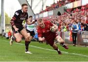 5 May 2018; Keith Earls of Munster scores his side's second try during the Guinness PRO14 semi-final play-off match between Munster and Edinburgh at Thomond Park in Limerick. Photo by Sam Barnes/Sportsfile