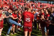 5 May 2018; Simon Zebo of Munster is applauded off the field by team mates following the Guinness PRO14 semi-final play-off match between Munster and Edinburgh at Thomond Park in Limerick. Photo by David Fitzgerald/Sportsfile
