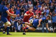 19 May 2018; James Lowe offloads to his Leinster team-mate Jack Conan who scored their side's opening try during the Guinness PRO14 semi-final match between Leinster and Munster at the RDS Arena in Dublin. Photo by Stephen McCarthy/Sportsfile