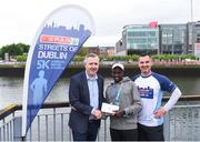 20 May 2018; Winner Dan Tanui, centre, with Spar Sales Director Colin Donnelly, left, and personal trainer Karl Henry the SPAR Streets of Dublin 5K at the CHQ Building in Dublin. Photo by David Fitzgerald/Sportsfile