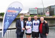 20 May 2018; Third place female, Ciara Brady, centre, with Spar Sales Director Colin Donnelly, left, personal trainer Karl Henry and Irish Runner editor Frank Greally at the SPAR Streets of Dublin 5K at the CHQ Building in Dublin. Photo by David Fitzgerald/Sportsfile