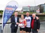 20 May 2018; First place female, Maria Jones, centre, with Spar Sales Director Colin Donnelly, left, personal trainer Karl Henry and Irish Runner editor Frank Greally at the SPAR Streets of Dublin 5K at the CHQ Building in Dublin. Photo by David Fitzgerald/Sportsfile