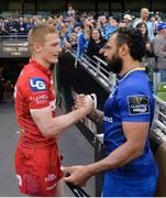 26 May 2018; Isa Nacewa of Leinster shakes hands with Johnny McNicholl of Scarlets following the Guinness PRO14 Final between Leinster and Scarlets at the Aviva Stadium in Dublin. Photo by David Fitzgerald/Sportsfile