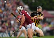 27 May 2018; Walter Walsh of Kilkenny in action against Gearóid McInerney of Galway during the Leinster GAA Hurling Senior Championship Round 3 match between Galway and Kilkenny at Pearse Stadium in Galway. Photo by Piaras Ó Mídheach/Sportsfile