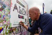 26 May 2018; Aldi ambassador Paul O'Connell signs the Aldi Doodle wall during day 1 of the Aldi Community Games. Over 3,500 children took part in Aldi Community Games May Festival on a sun-drenched, fun-filled weekend in University of Limerick from 26th to 27th May. Photo by Diarmuid Greene/Sportsfile