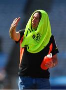 6 June 2018; Gaelscoil Inse Chór trainer Cathal Paircéir uses a bib to shield himself from the sun during his side's win over St. Raphaela's PS, Stillorgan, in the Sciath Nuri final during Day 2 of the Allianz Cumann na mBunscol finals at Croke Park in Dublin. Photo by Piaras Ó Mídheach/Sportsfile