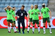 12 June 2018; Republic of Ireland manager Colin Bell in conversation with Karen Duggan and Louise Quinn prior to the FIFA 2019 Women's World Cup qualifier match between Norway and Republic of Ireland at the Viking Stadion in Stavanger, Norway. Photo by Seb Daly/Sportsfile