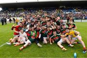 17 June 2018; Mayo players celebrate with the cup after the EirGrid Connacht GAA Football U20 Championship Final match between Mayo and Roscommon at Dr Hyde Park in Roscommon. Photo by Piaras Ó Mídheach/Sportsfile